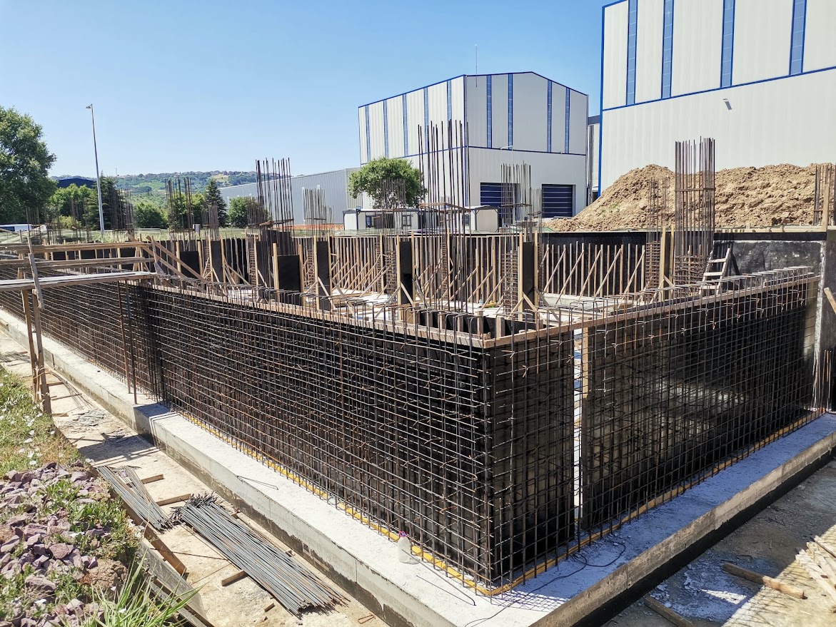 Bitmiş Perde Duvar Yüzeyi