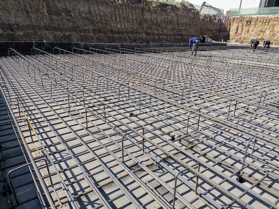 Hazırlanan Temel Alanı ve Demir Donatı Serimi