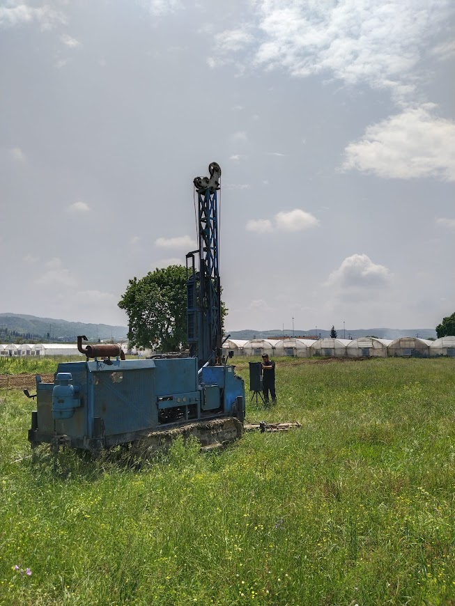 Mobil Sondaj Kamyonu ve Ekip