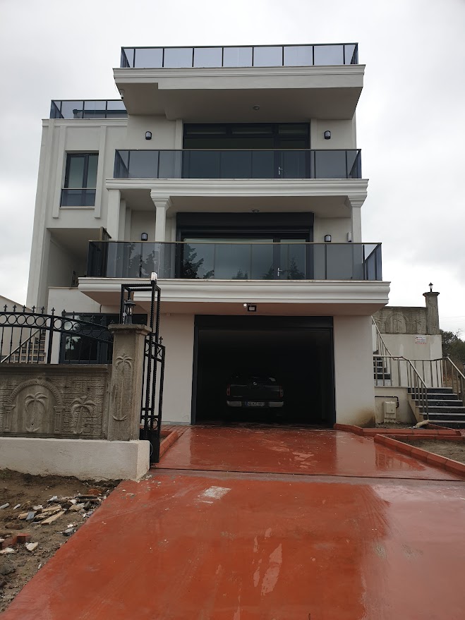 500 M² 4+1  3 Katlı Villa