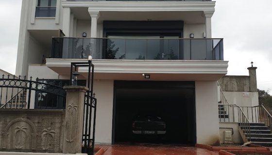 500 M² 4+1  3 Katlı Villa